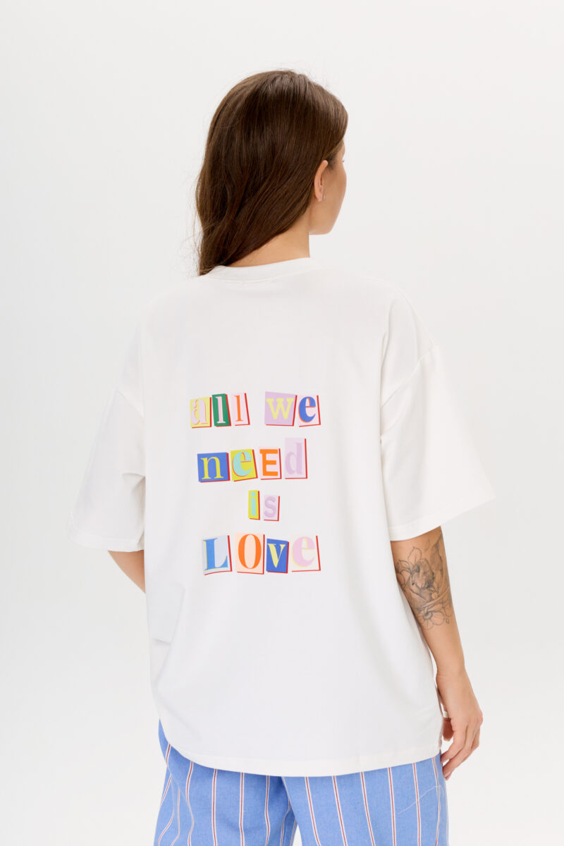 T-shirt All we need is love