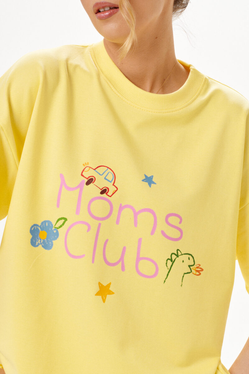 T-shirt 02. Yellow "Moms Club"